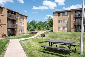 grill and picnic area at rising estates apartments